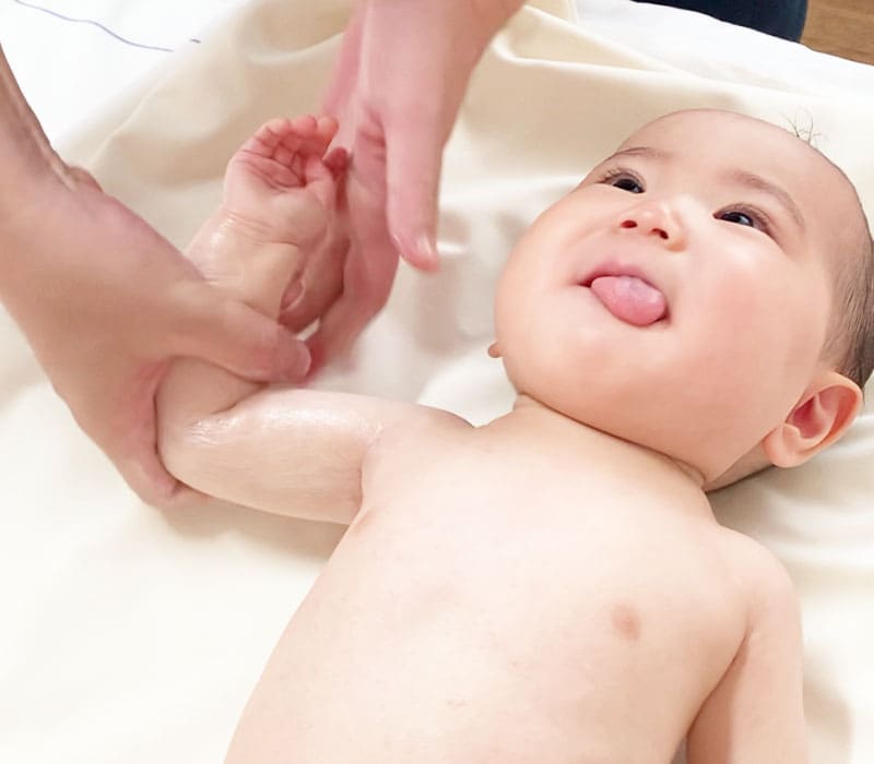 アレルギー治療を受ける赤ちゃん